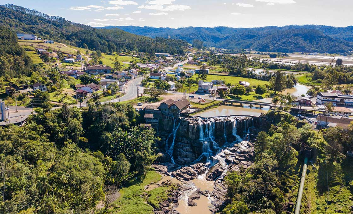 Concurso Doutor Pedrinho SC: Salários de até R$ 24,9 mil e vagas para diversos cargos