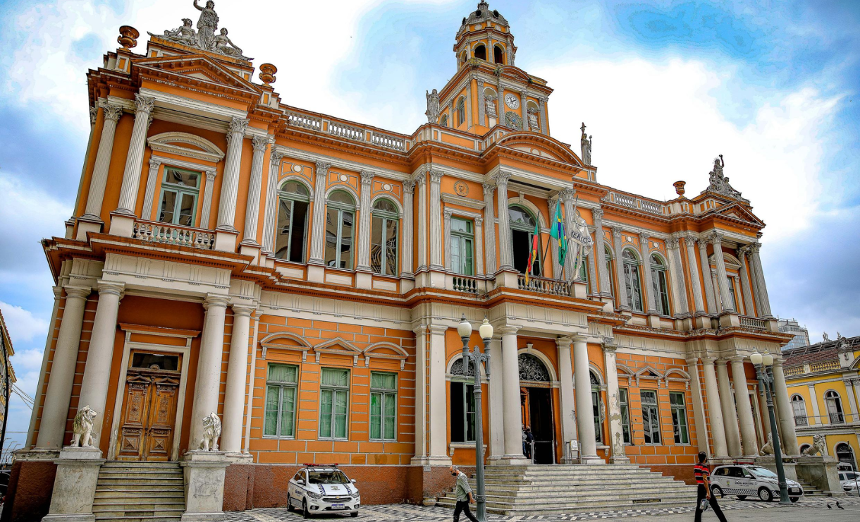 Prefeitura de Porto Alegre abre concurso para professores com salários de até R$ 3 mil