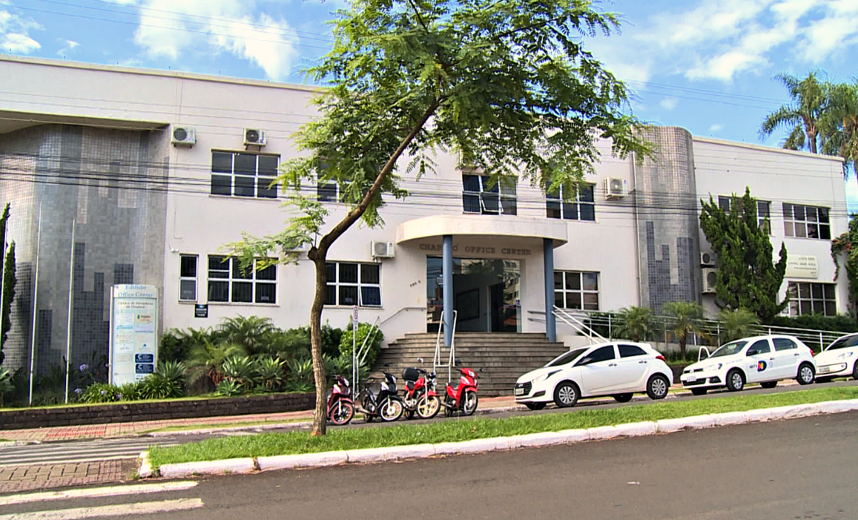 Concurso público da Câmara de Vereadores de Chapecó abre inscrições com salários de até R$ 9,7 mil