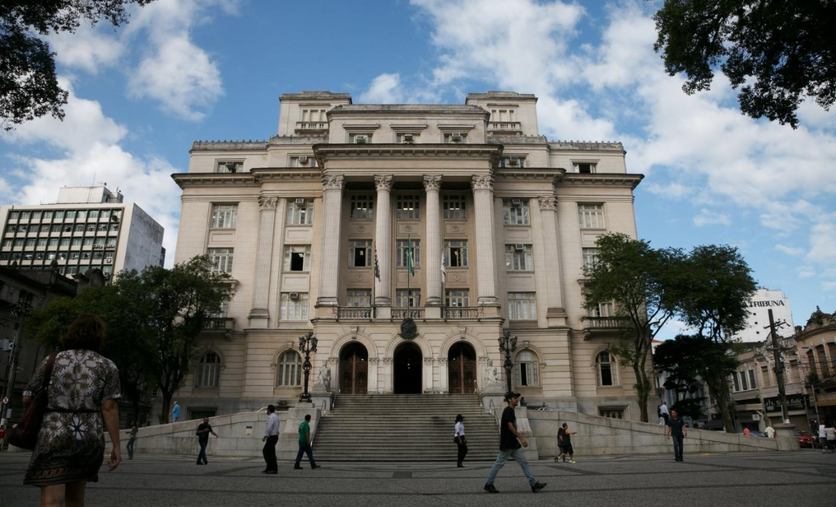 Prefeitura de Santos abre concurso público com 30 vagas e salários de até R$ 3,8 mil