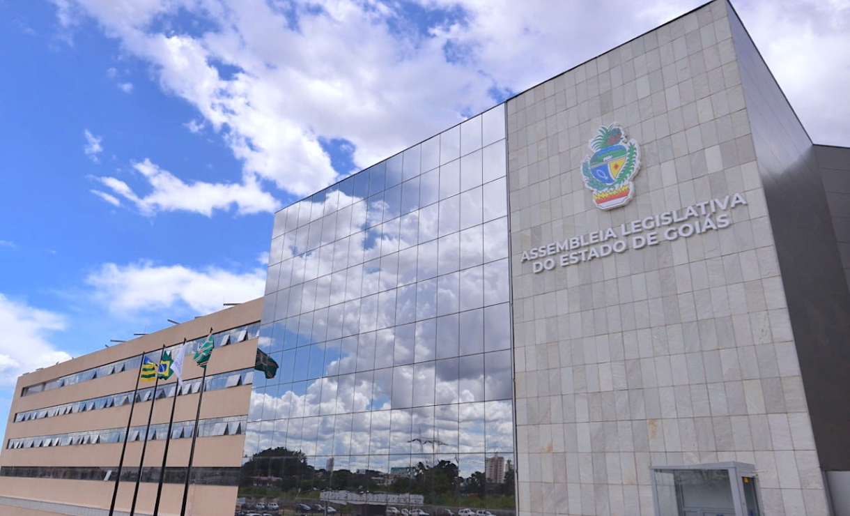 Concurso ALEGO: Edital para Analista Administrativo será publicado em breve; confira detalhes da carreira e salários