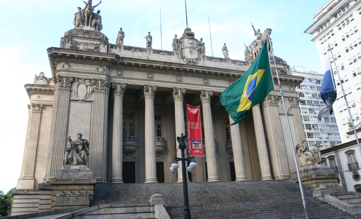 Edital ALERJ é publicado com 101 vagas e salários de até R$ 44 mil