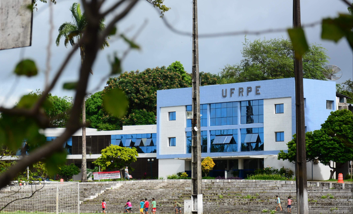 UFRPE abre concurso público com 21 vagas para professores e salários de até R$ 13,2 mil