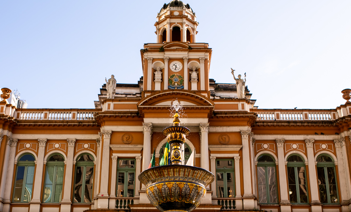 Porto Alegre abre concurso para assistente administrativo com salário inicial de R$ 1,5 mil